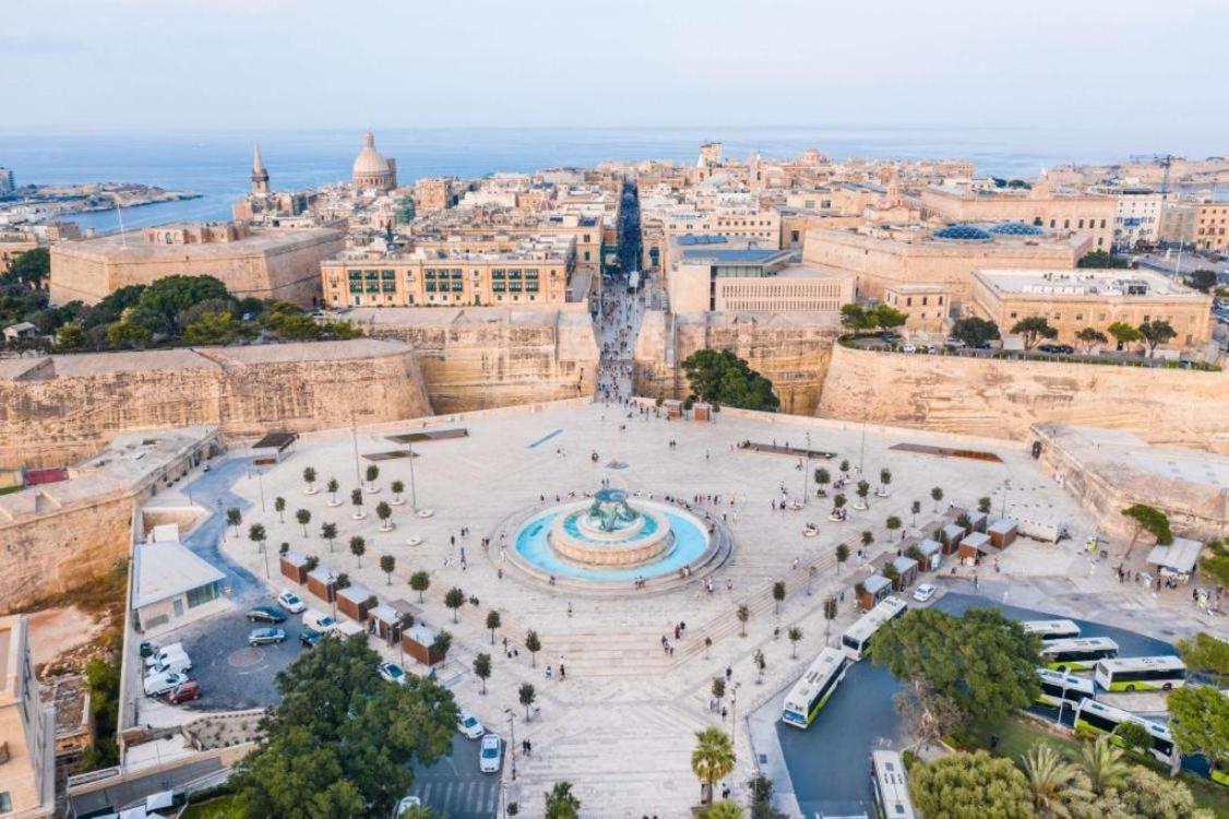 Stylish Valletta Suites Экстерьер фото