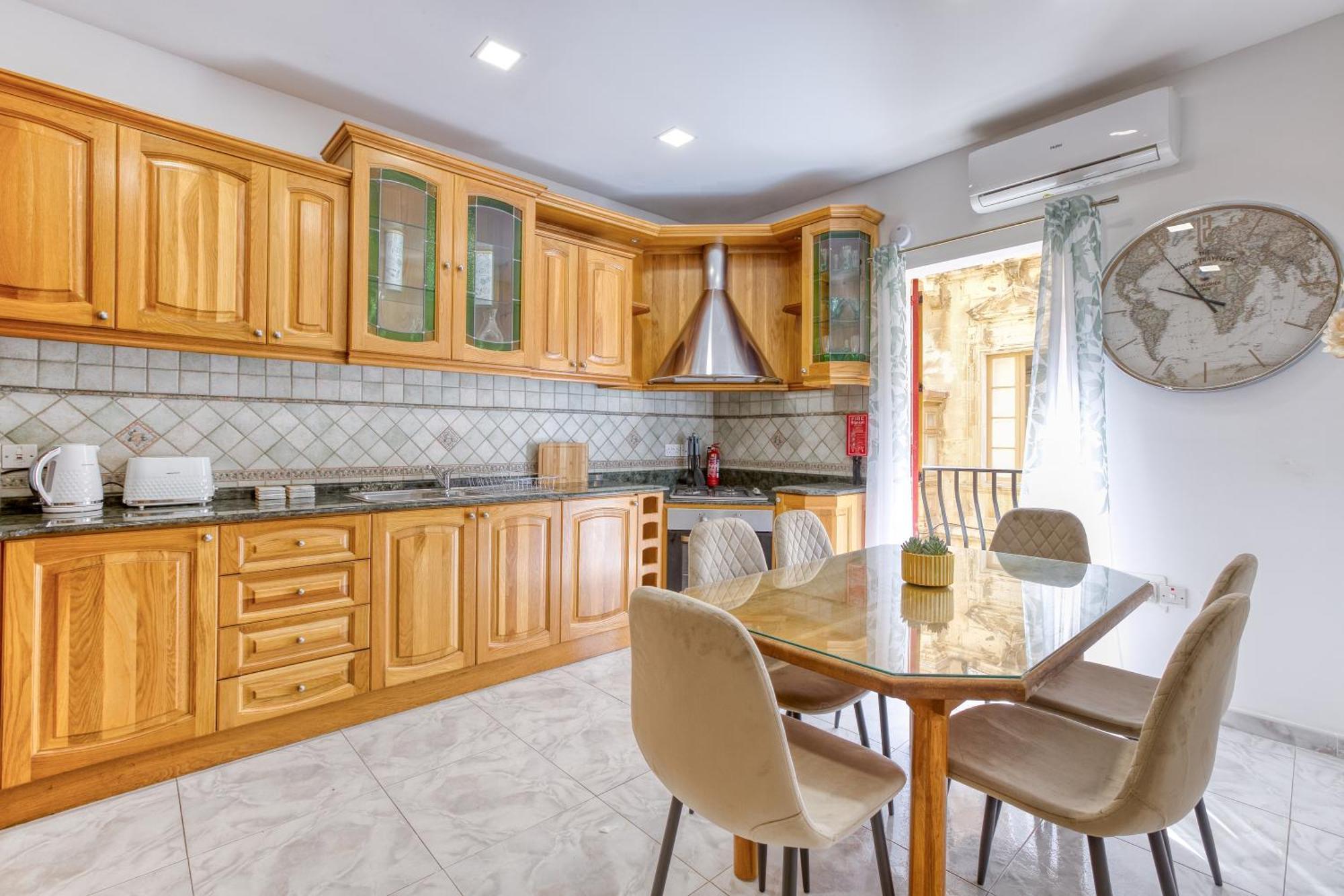 Stylish Valletta Suites Экстерьер фото