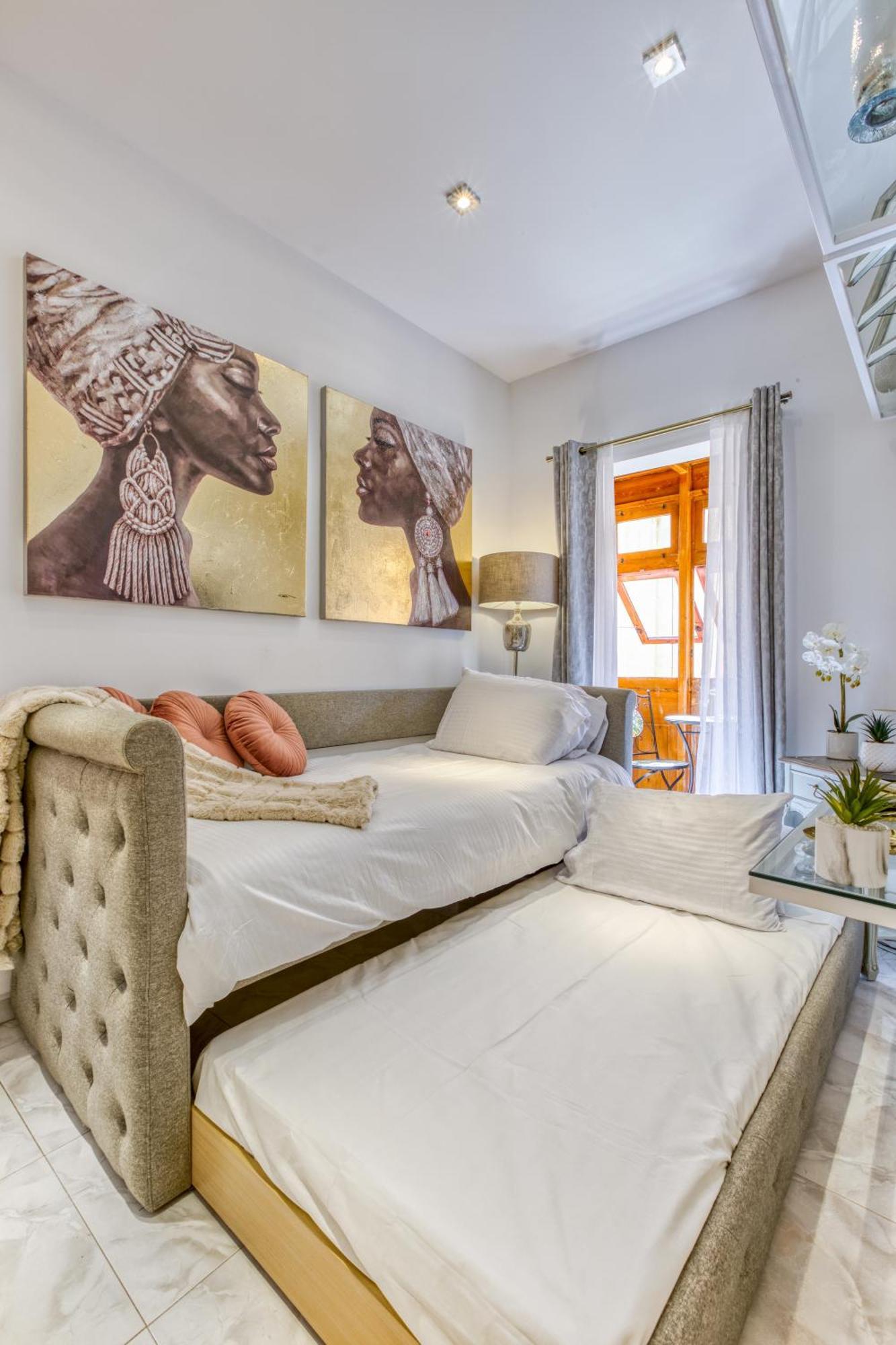 Stylish Valletta Suites Экстерьер фото