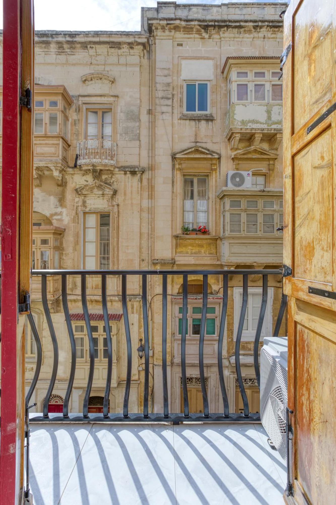 Stylish Valletta Suites Экстерьер фото